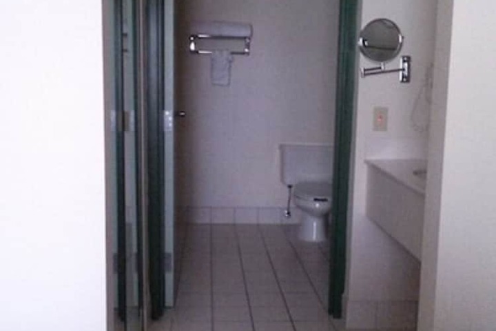 Room 9 of 18