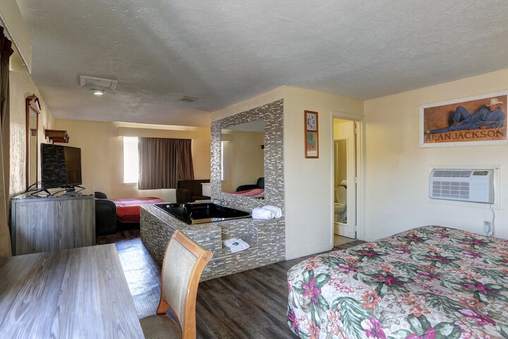 Room 7 of 25