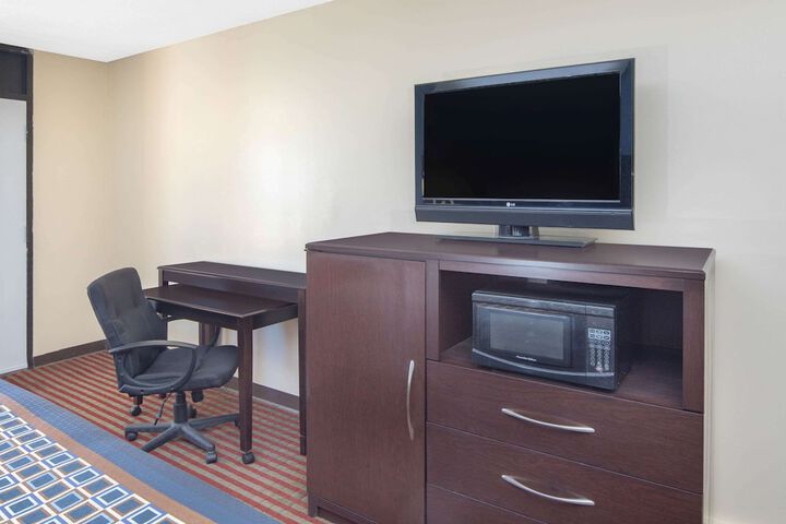 Room 13 of 34