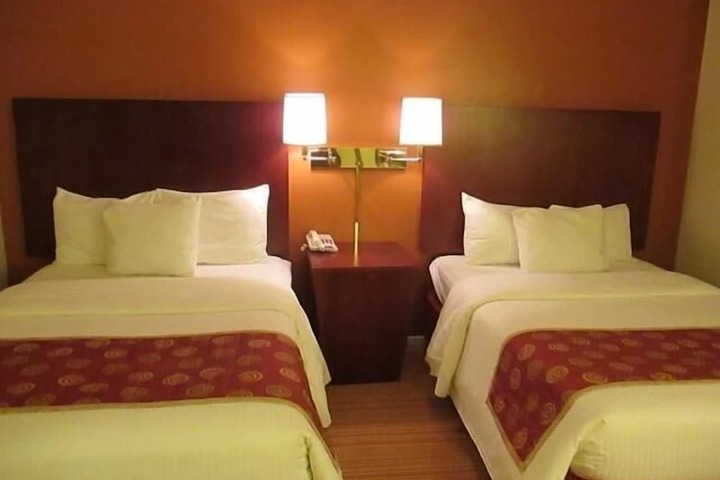 Red Carpet Inn & Suites