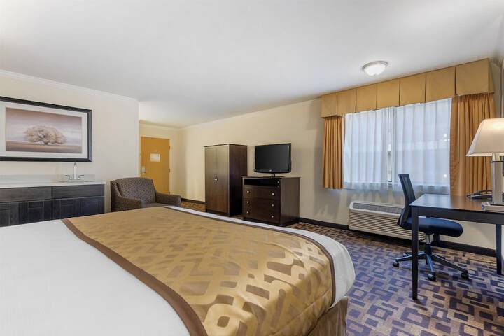 Best Western Plus Inn of Hayward