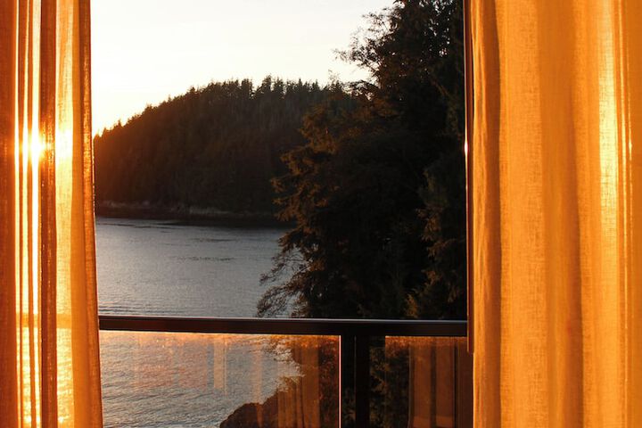 Duffin Cove Oceanfront Lodging
