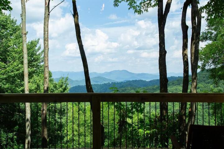 Elk & Embers Mountain Hideaway
