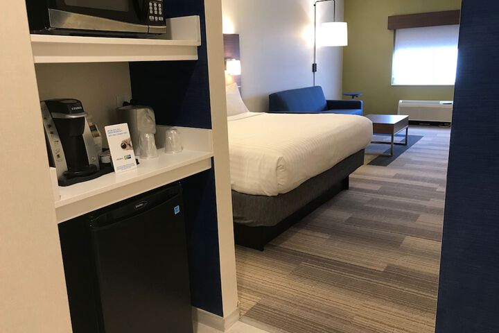Holiday Inn Express Hotel & Suites Rochester - Victor by IHG