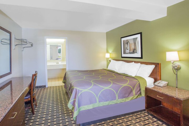 Room 10 of 20