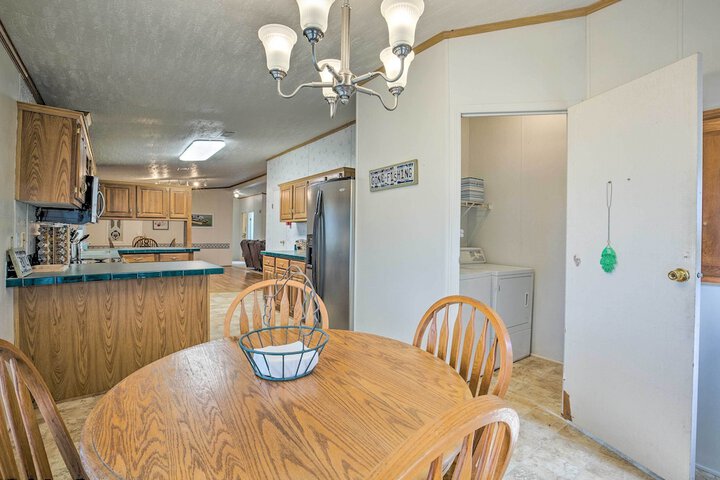 Cedar Creek Lake Access: Retreat w / Deck