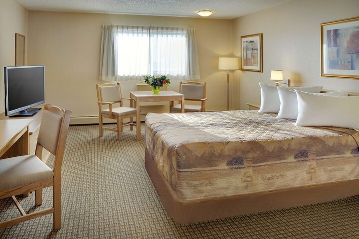 Room 7 of 12
