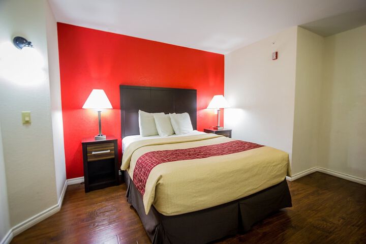 Room 6 of 16