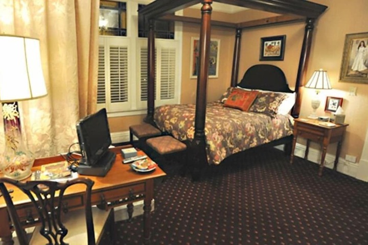 Stay Fairfield - Fairfield Place and Fairfield Manor Bed & Breakfast