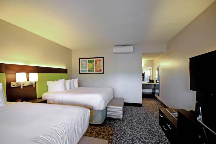 El Sendero Inn an Ascend Collection Hotel