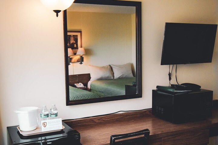 Room 10 of 18