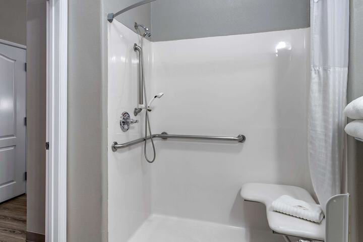 Comfort Inn & Suites Cleveland TX