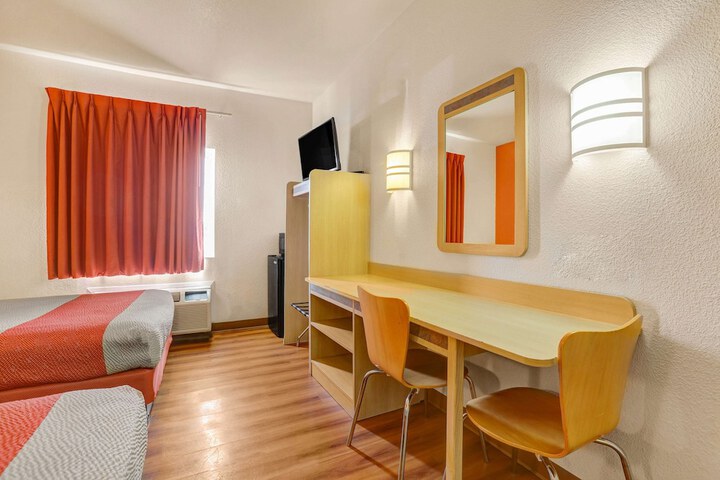 Room 21 of 48