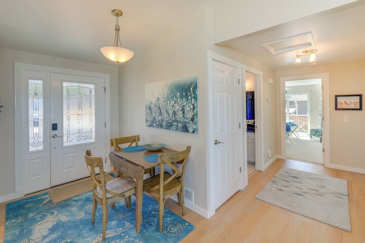 Stunning Home in Coupeville w / Deck + Beach Access