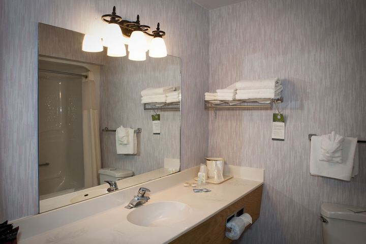 Room 28 of 33