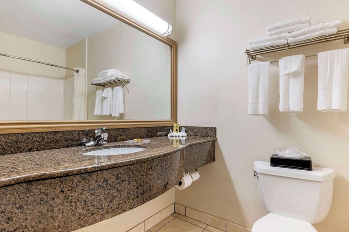 Best Western Plus Lake Elsinore Inn & Suites