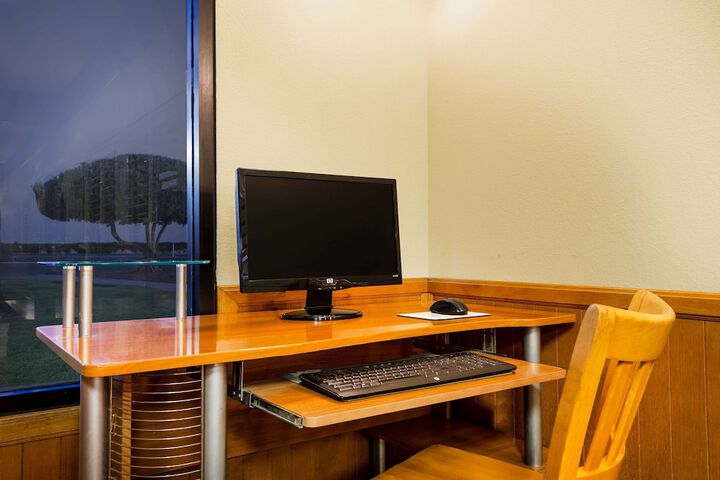 Business Center 32 of 36