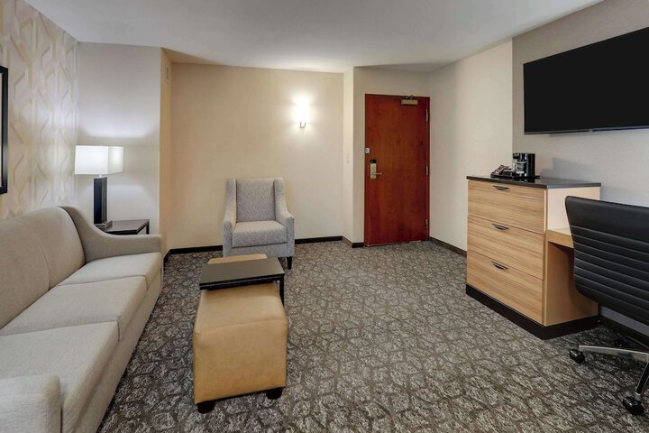 Room 34 of 66