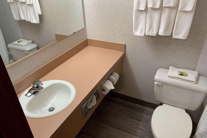 Room 10 of 16