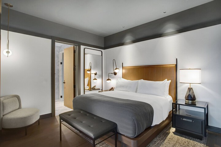 Room 6 of 65