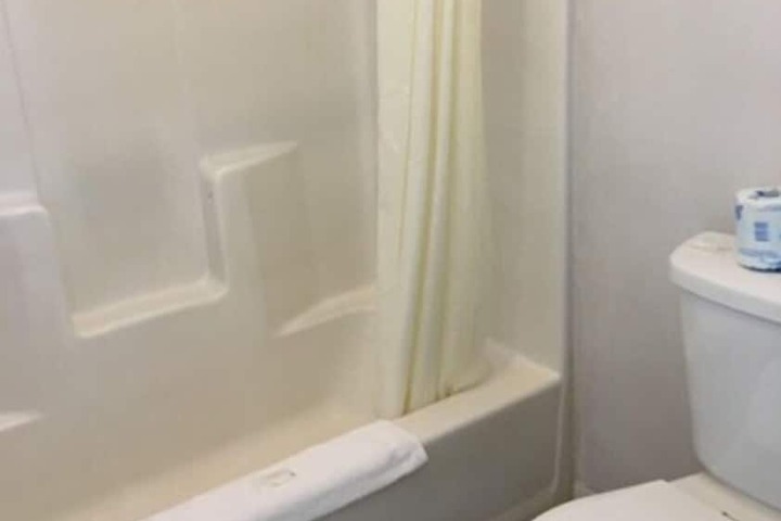 Room 5 of 18