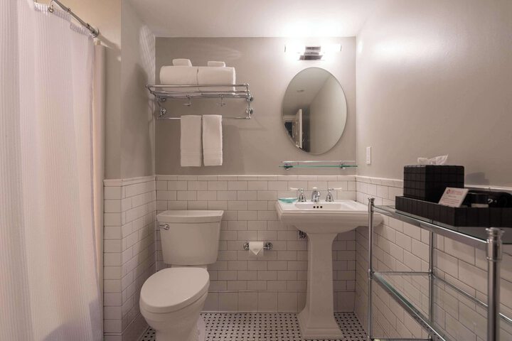 Room 70 of 111