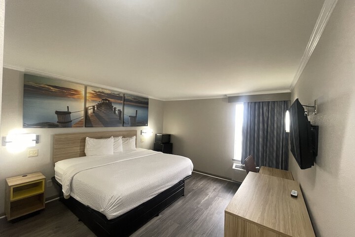 Room 13 of 30