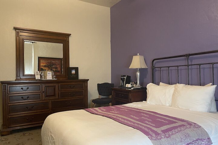 Room 27 of 65