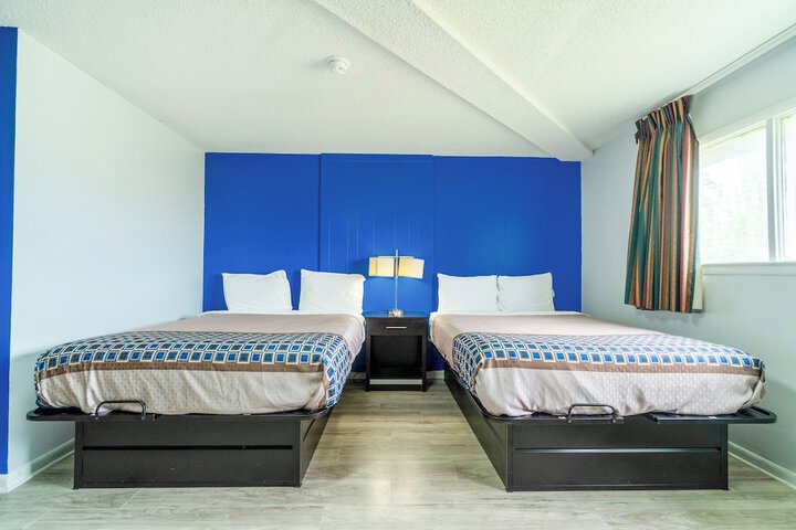 Room 25 of 76