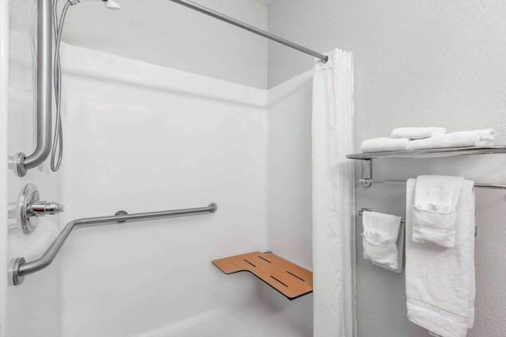 Room 25 of 65