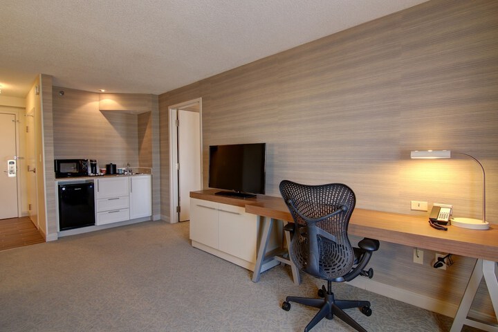 Room 34 of 60