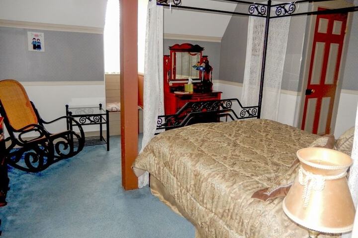 Room 11 of 25