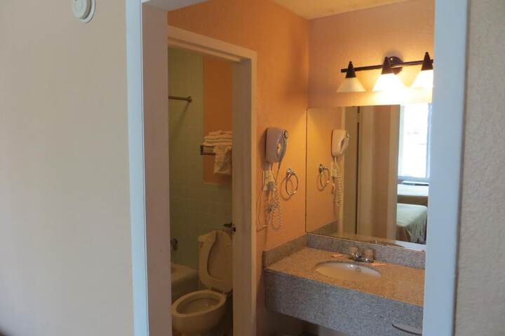 Room 13 of 35