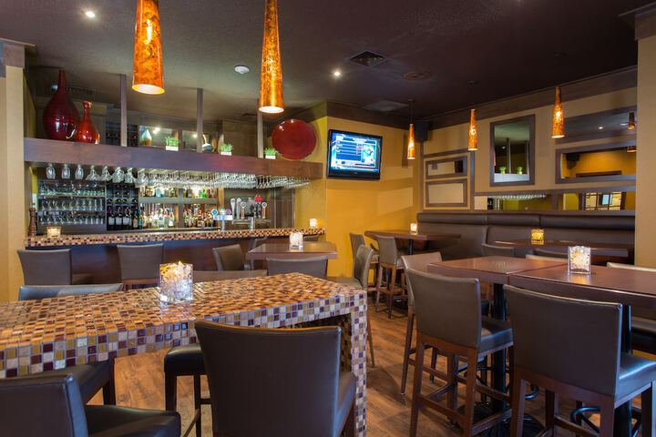 Lounge 84 of 92