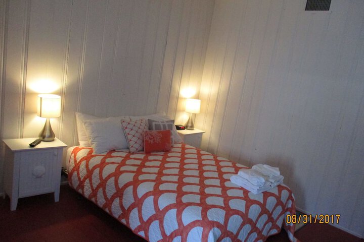 Room 10 of 24