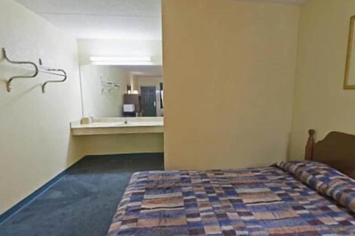 Room 11 of 29