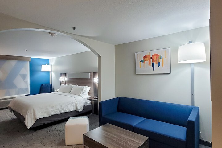 Room 28 of 50