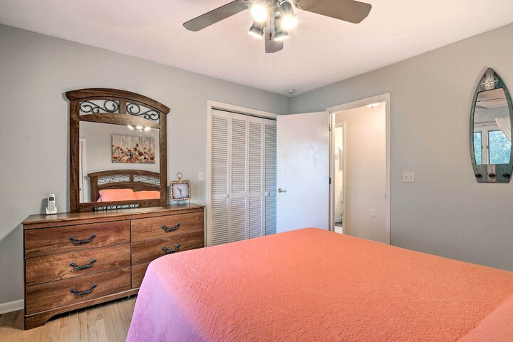Lake Hartwell Home w / Private Dock & Hot Tub!
