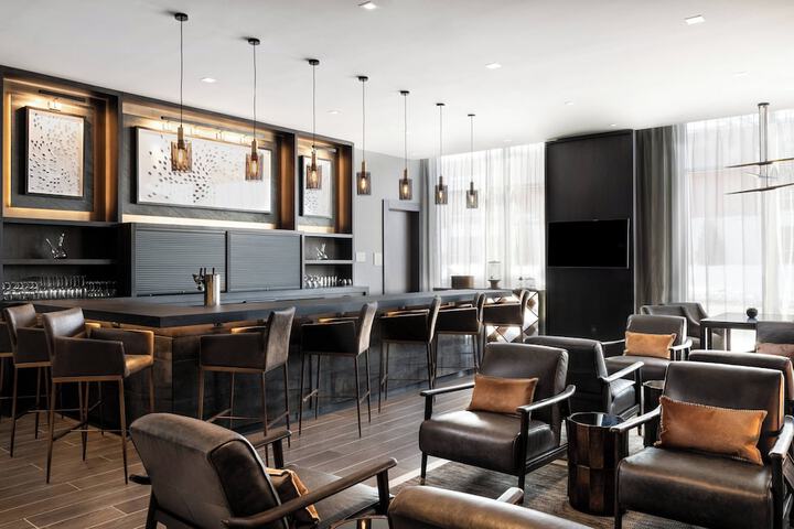 Lounge 75 of 89