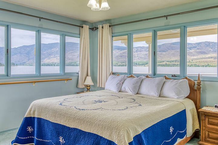 Linger Longer Lakeside Cottage