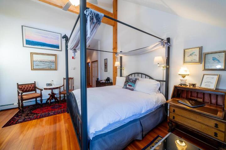 Beaujolais Boutique B & B at Theas House- Adults Only