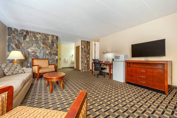 Econo Lodge Inn & Suites Brookings