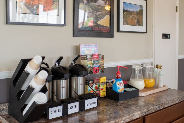 Breakfast/Coffee Service 101 of 125