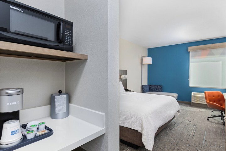 Room 51 of 66