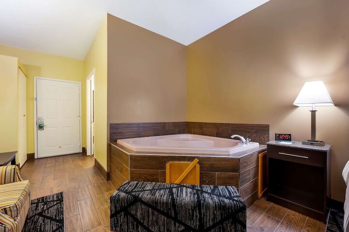 Room 14 of 37