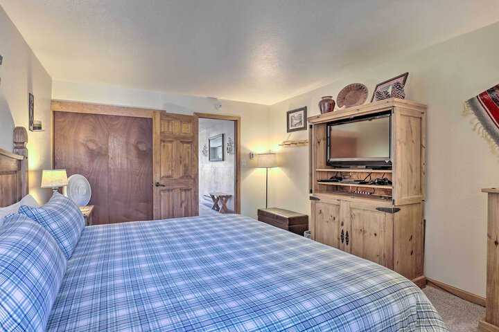 8 Mi to Keystone Resort: Dillion Condo w / Hot Tub!