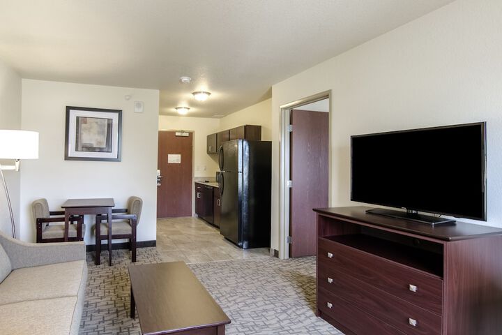 Cobblestone Hotel & Suites - Greenville