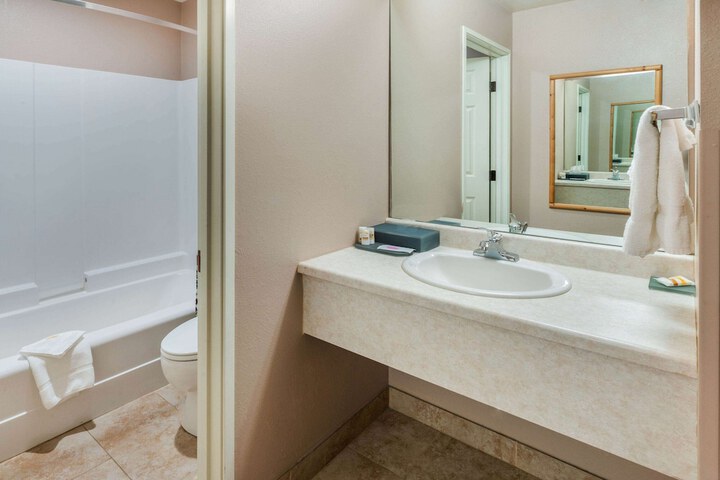 La Quinta Inn & Suites by Wyndham Belgrade - Bozeman Airport