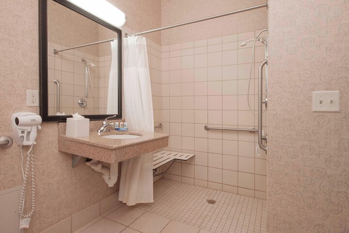 Room 9 of 31