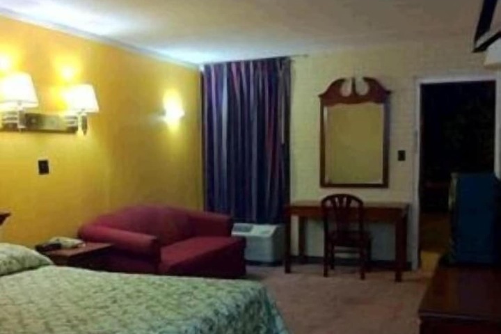 Room 8 of 14